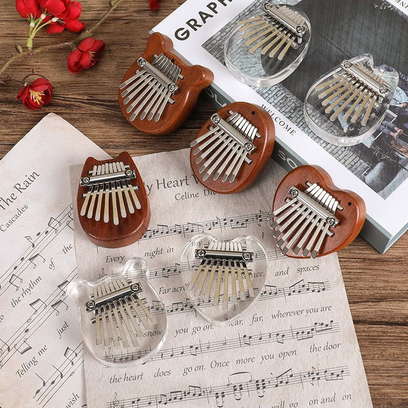 Musical Instrument Kids - 5*7 ซม.8Key Kalimba Thumb เปียโนของขวัญสําหรับเด็กเริ่มต้นคนรักดนตรีผู้เล่นน่ารักเครื่องดนตรีจี้พวงกุญแจอุปกรณ์เสริม